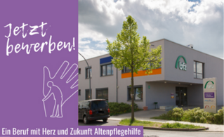 Das Bild zeigt rechts das Gebäude der Schule und links in weißer Schrift auf lilafarbigen Hintergrund: "Jetzt bewerben! Ein Beruf mit Herz und Zukunft Altenpfelgehilfe"